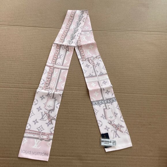 Louis Vuitton Scarf - Picture 3 of 5